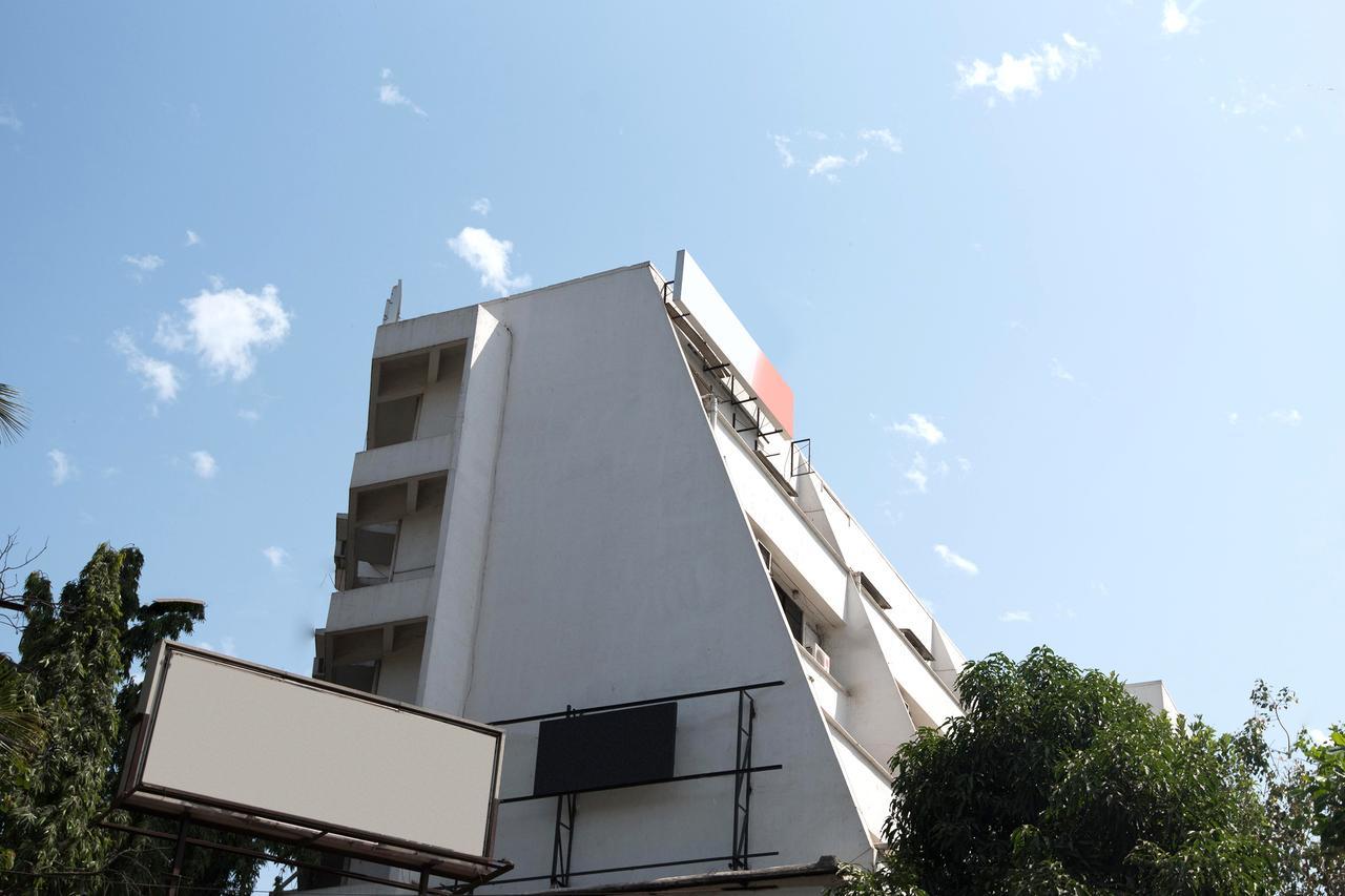 Oyo Flagship 561 Host Inn Mumbai Kültér fotó