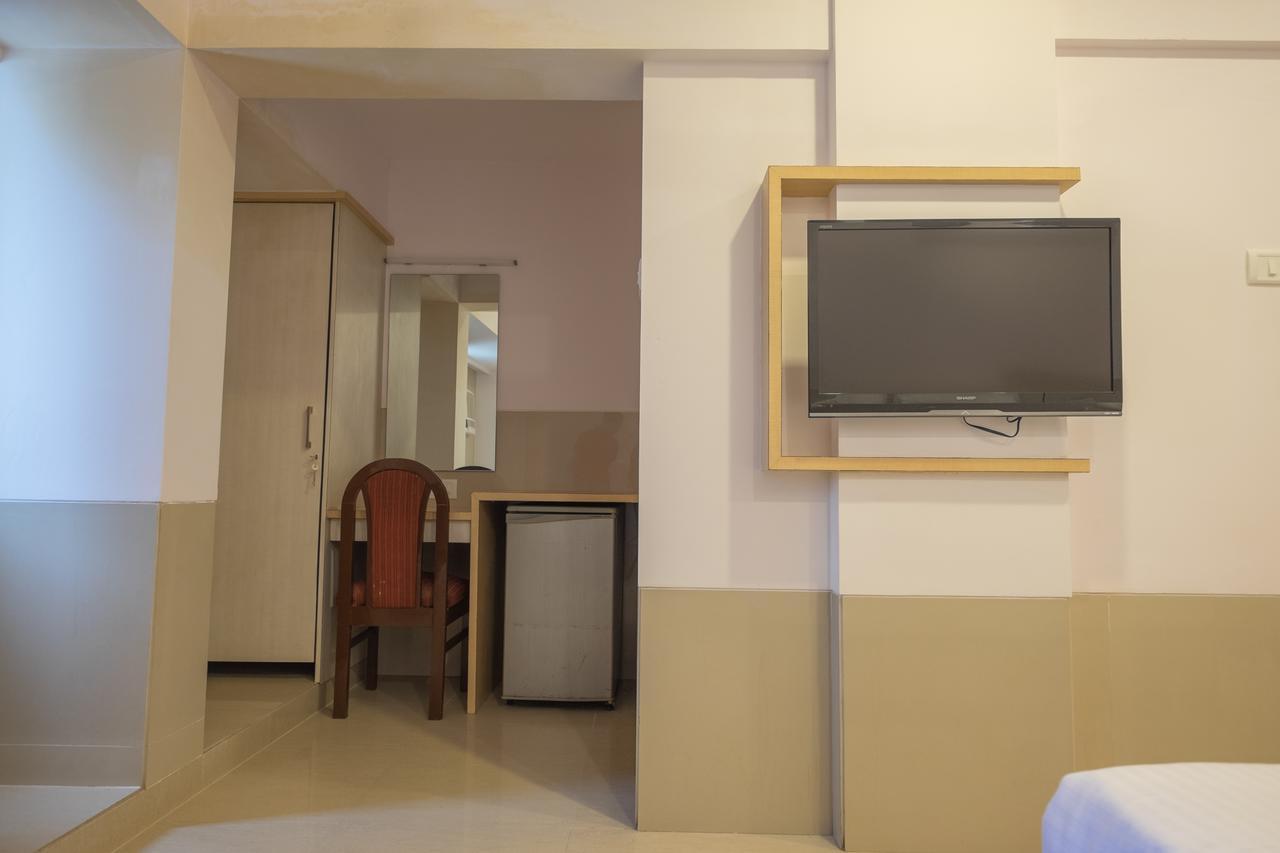 Oyo Flagship 561 Host Inn Mumbai Kültér fotó