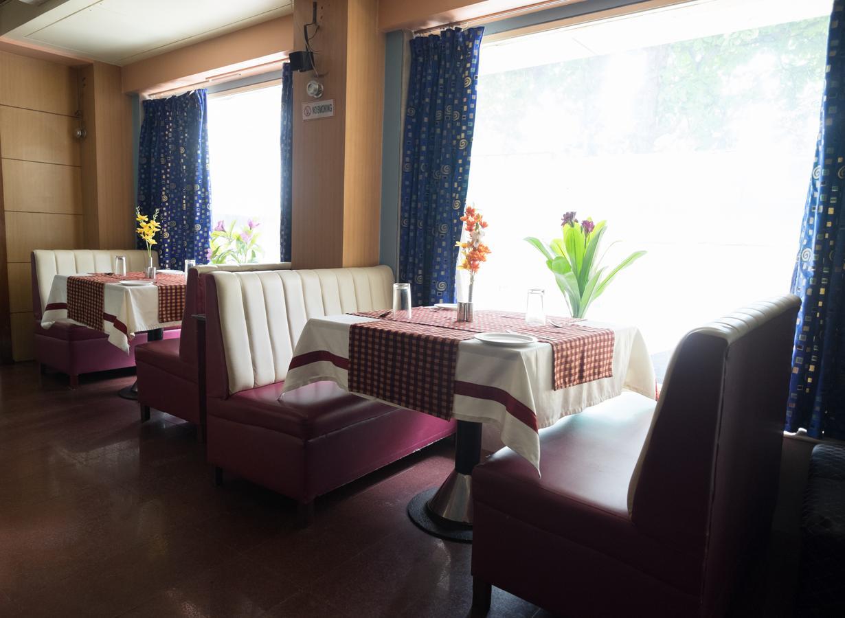 Oyo Flagship 561 Host Inn Mumbai Kültér fotó